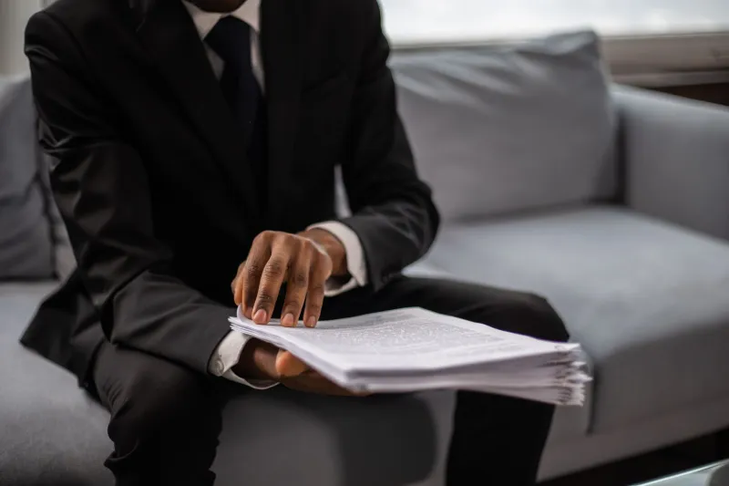 Wealth Without a Payslip: How Saudi Arabia's Employment-Tied Banking System Penalizes Mobile American Professionals